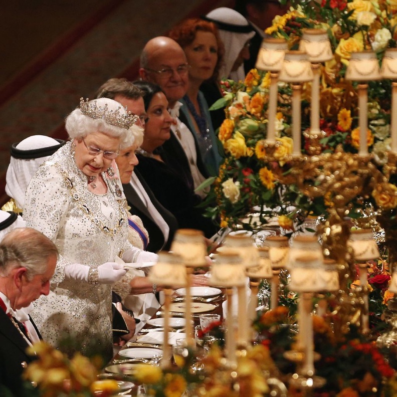 تعرفوا على أهم قواعد حفلات العشاء الملكية البريطانية