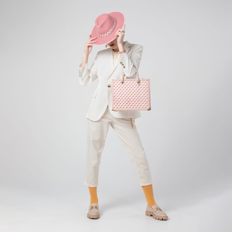 تحيّة إلى الأنوثة النابضة بالجرأة منFauré Le Page