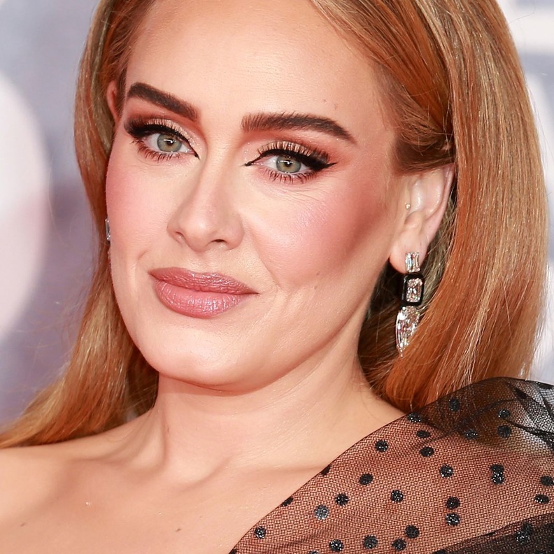 أديل ترتدي أقراط ماس فاخرة من لورين شوارتز Lorraine Schwartz