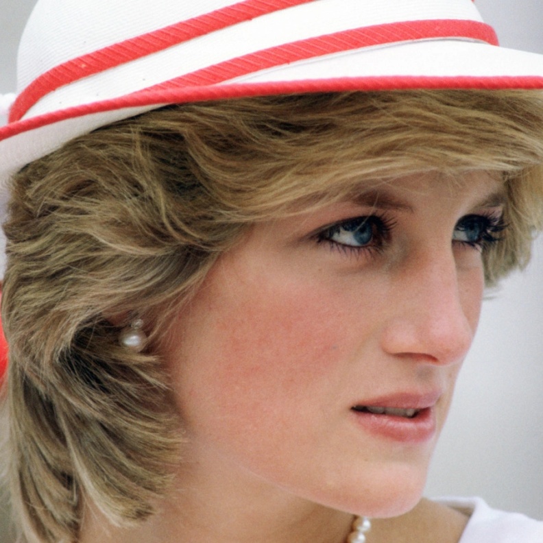 أشهر التماثيل والنصب التذكارية الخاصة بالأميرة ديانا