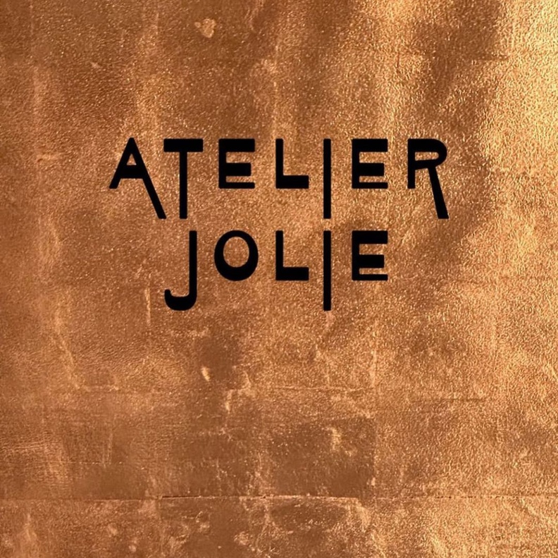 9 نجوم حققوا نجاحًا باهرًا في الفن والموضة... أنجيليا جولي أحدث المنضمّين إلى اللائحة