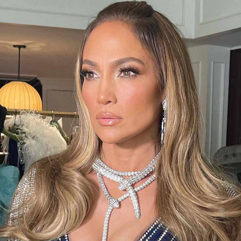 اطلالة جينيفر لوبيز الفاخرة مع مجوهرات ماس من بولغري Bvlgari