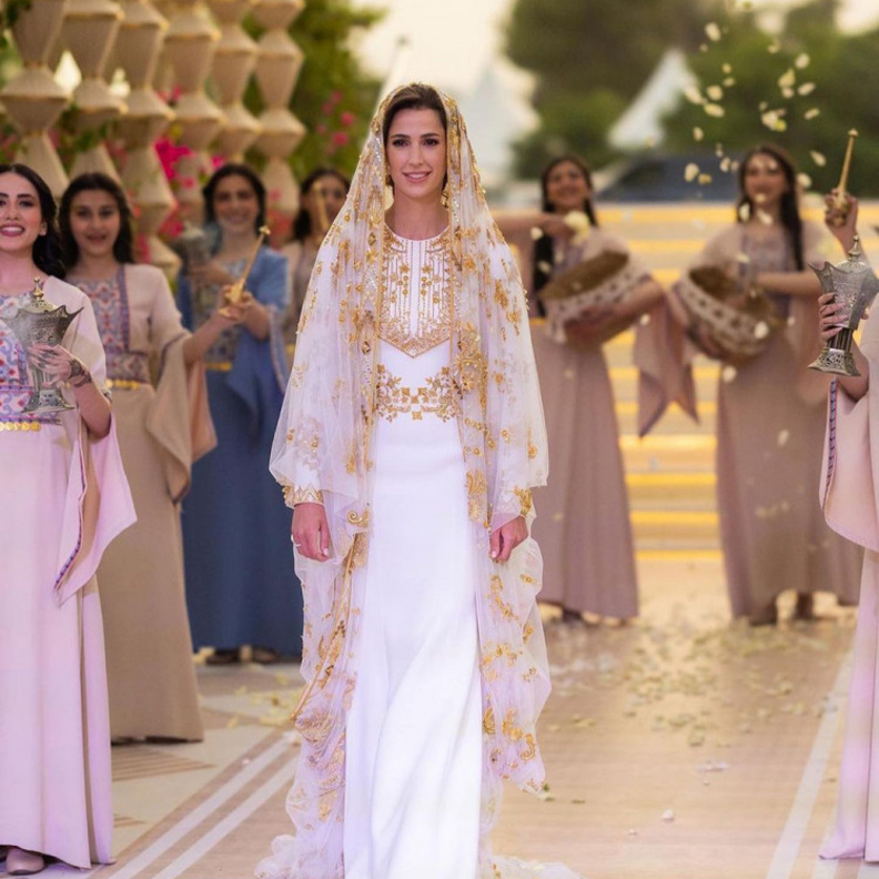 اطلالة رجوة آل السيف في حفل الحناء