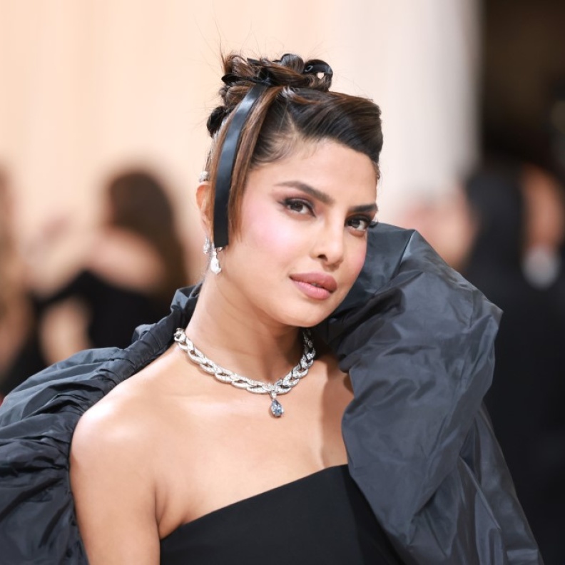 تسريحات وأكسسوارات توجت حفل Met Gala 2023
