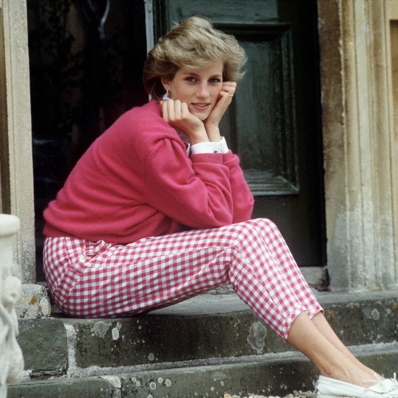 الأميرة ديانا  - 5.10 قدم (177.8 سم)