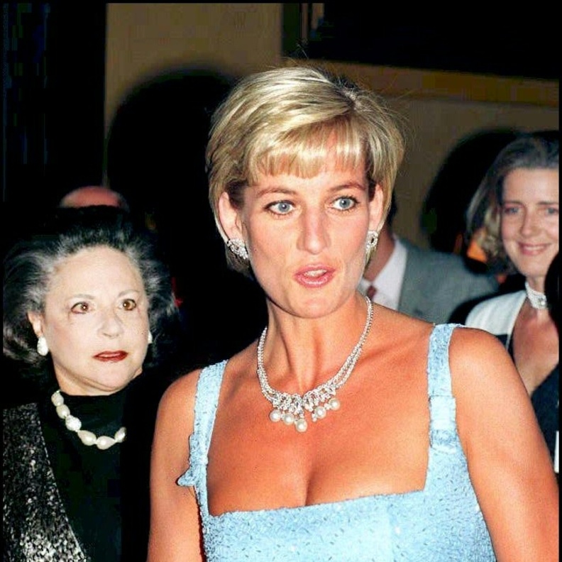 الأميرة ديانا ترتدي قلادة Swan Lake Suite عام 1997