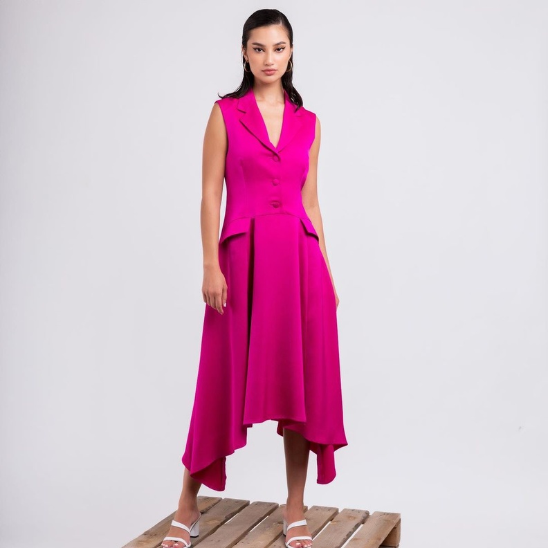 من تصاميم المصممة منى الشبل