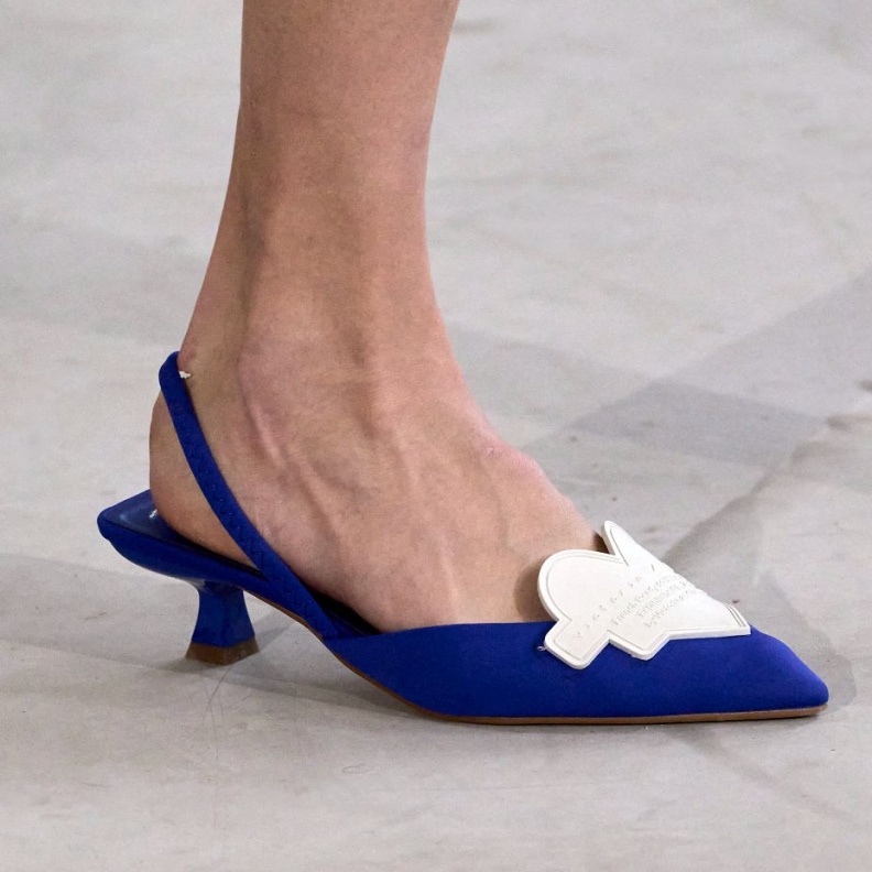 للمرأة الطويلة هذه الأحذية عليك أن تقتنيها فوراً دون تردد!