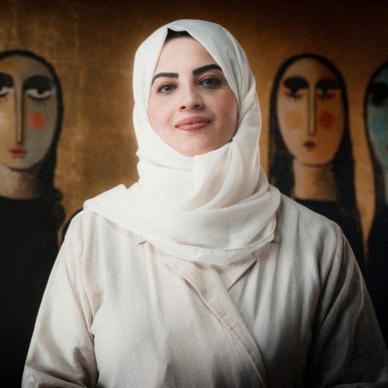 أبرز أعمال الفنانين والفنانات السعوديين في معرض "10 على 10" في أحلام جاليري