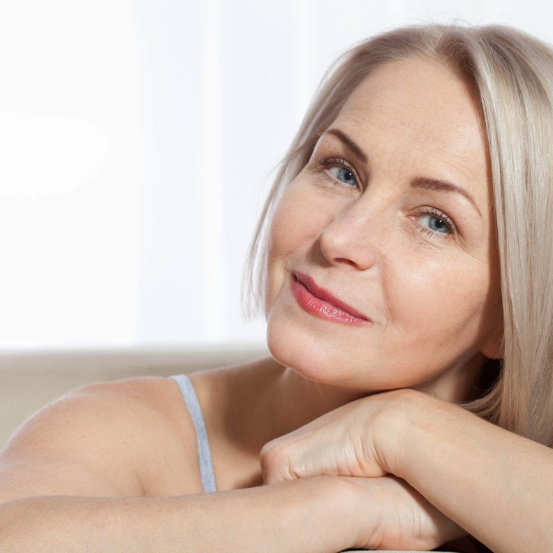 أطعمة صديقة للمرأة في سن الخمسين مثل البروتينات غير الدهنية والمكسرات والسلمون أطعمة صديقة للمرأة في سن الخمسين مثل البروتينات غير الدهنية والمكسرات والسلمون أطعمة صديقة للمرأة في سن الخمسين مثل البروتينات غير الدهنية والمكسرات والسلمون