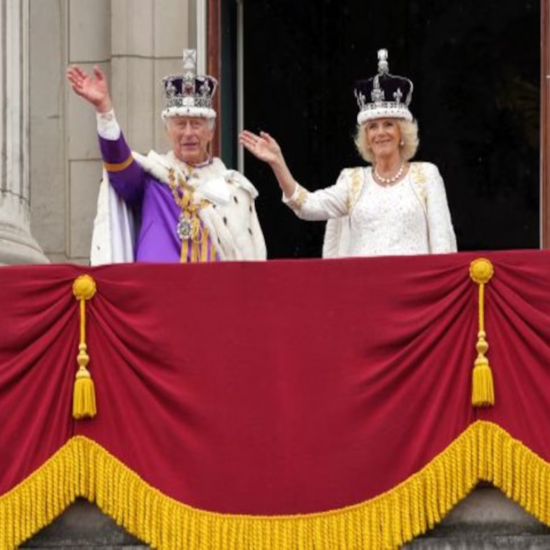 تعرفي على أسرار وتفاصيل الفستان الذي ارتدته الملكة كاميلا في حفل التتويج