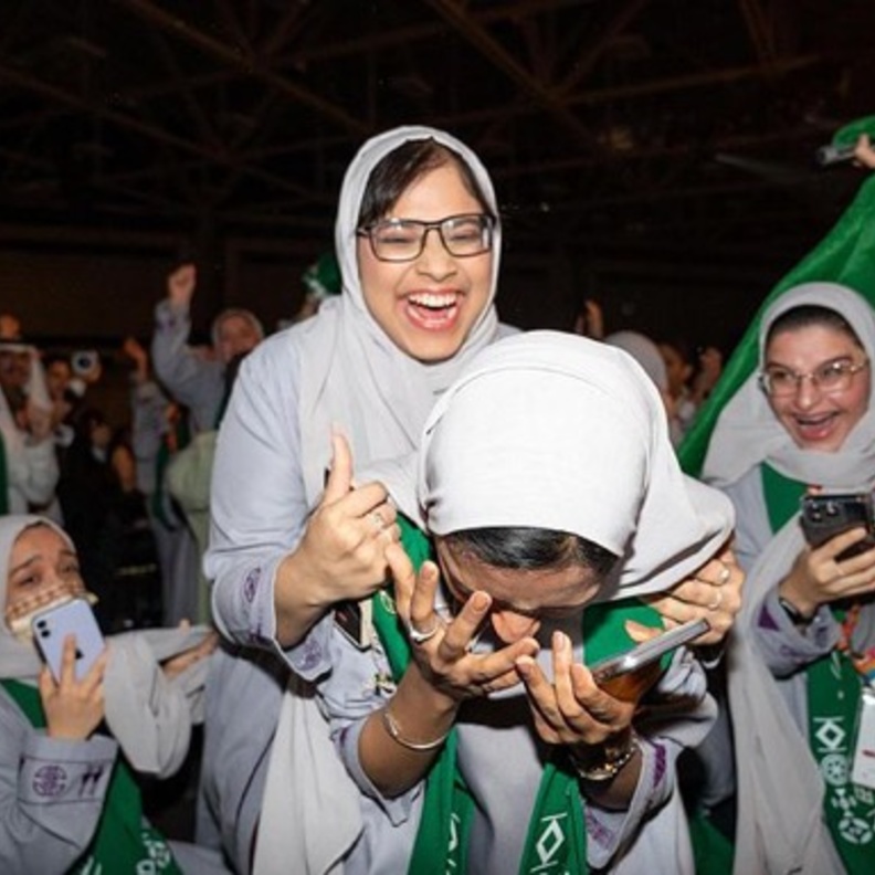 تمكن طلاب المنتخب السعودي للعلوم والهندسة من تسجيل إنجازًا علميًا وعالميًا رسم مجداً جديداً ساطعًا في سماء المملكة 