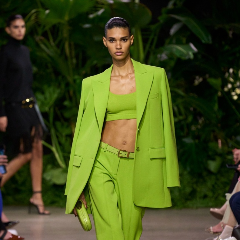 7 مجموعات شاهدنا فيها إطلالات خضراء لموسم ربيع وصيف 2023