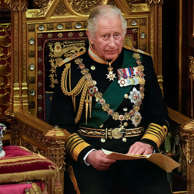 سوف يحضر مراسم التتويج زعماء من أنحاء العالم