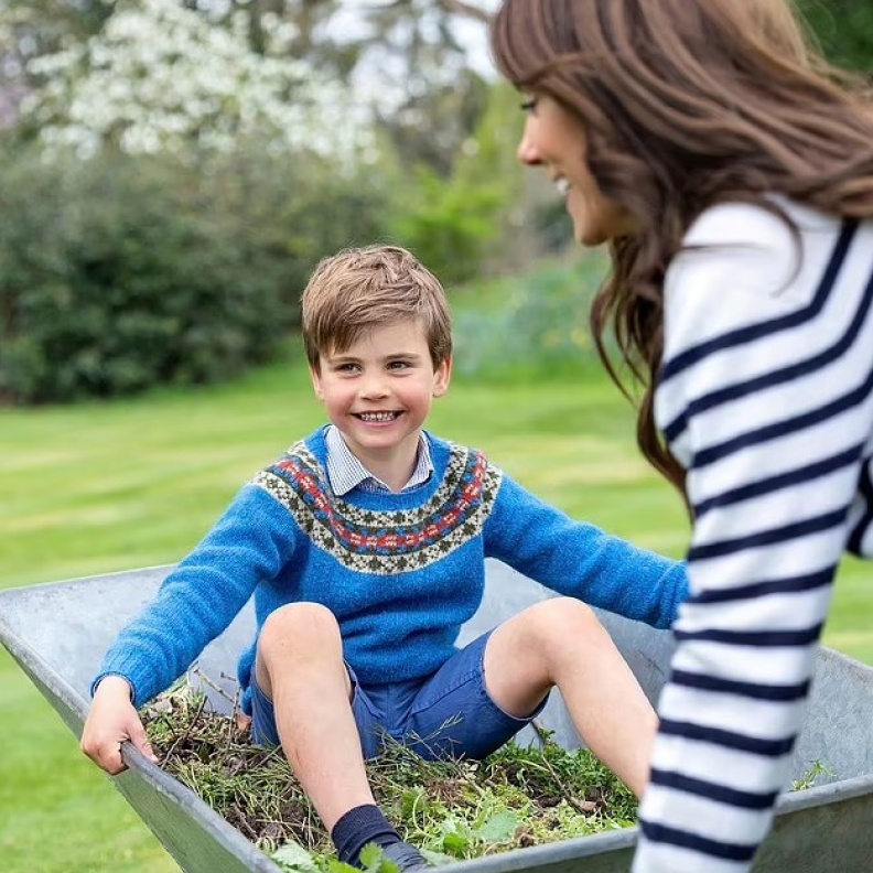 شركة تعيد تصنيع واحدة من ستراتها القديمة بسبب صورة الأمير لويس في عيد ميلاده