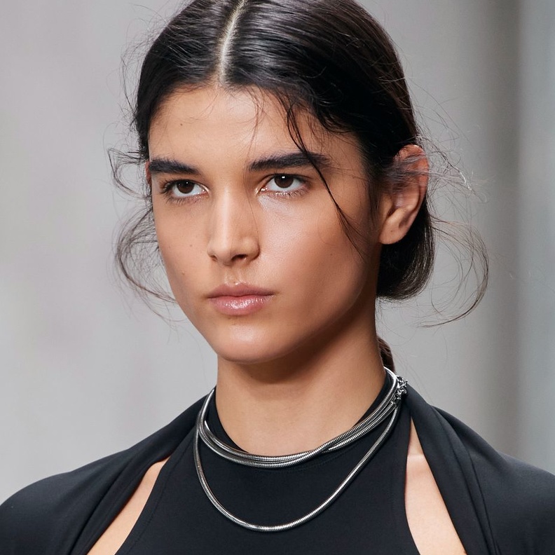 نكشف لكِ مكون طبيعي لإعادة بناء وترميم أنسجة جميع أنواع البشرة... لا تستغني عنه