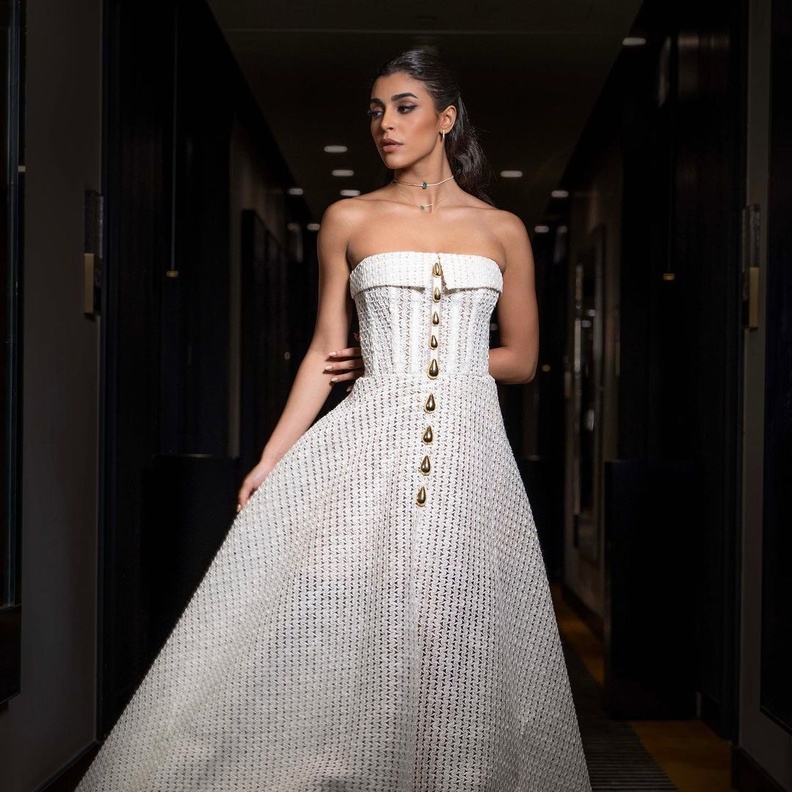 إطلالات لافتة وعصرية لملكة جمال لبنان ياسمينا زيتون في الرياض