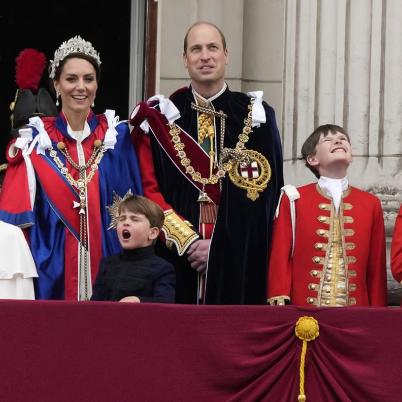 كيف سرقت أميرة ويلز الأضواء من ملك وملكة بريطانيا بمباركة الملك؟