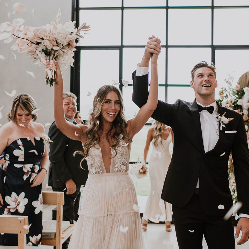 لحظات مؤثرة في الزفاف