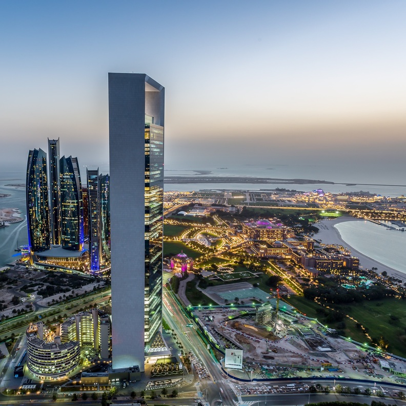 جولة سياحية على أعلى المباني في العاصمة الإماراتية أبوظبي