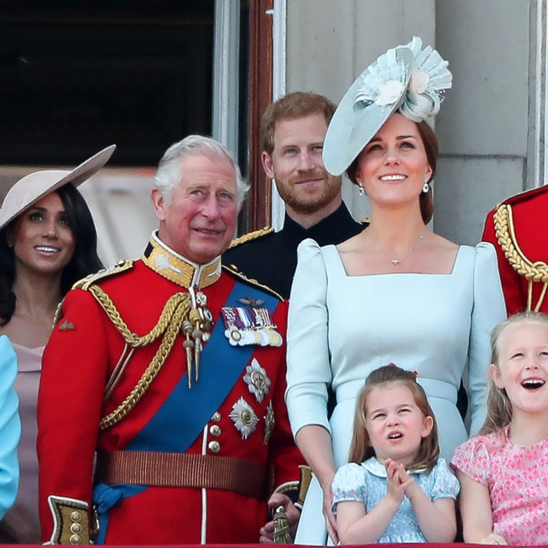 من بينها تناول الأطعمة غير المطهوة.... أغرب المحظورات على أفراد العائلة المالكة البريطانية