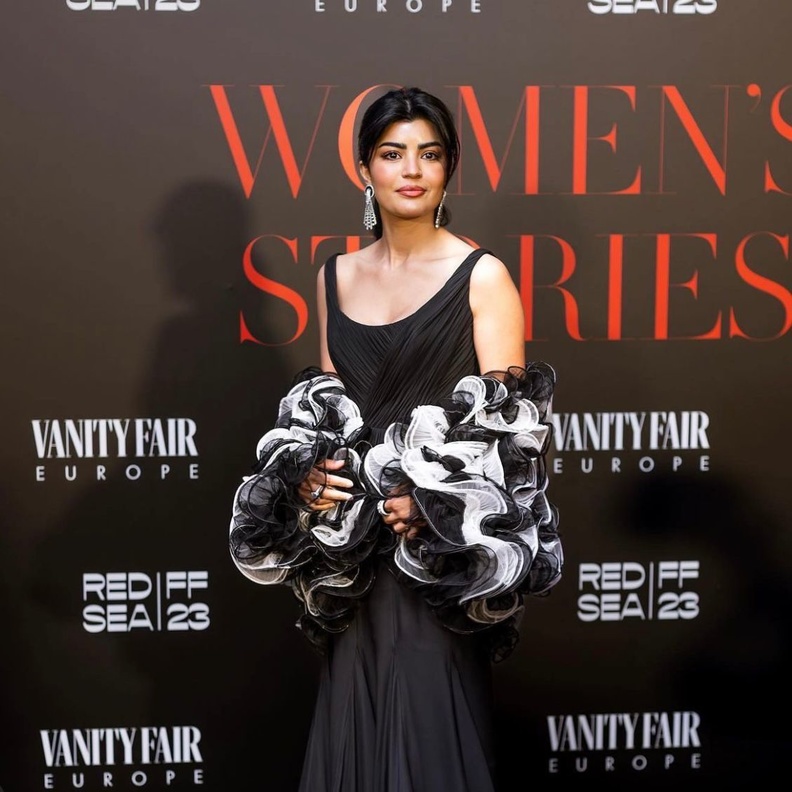 إطلالة جاذبة وتكريم خاص .. ميلا الزهراني حضور لافت في مهرجان كان السينمائي 2023