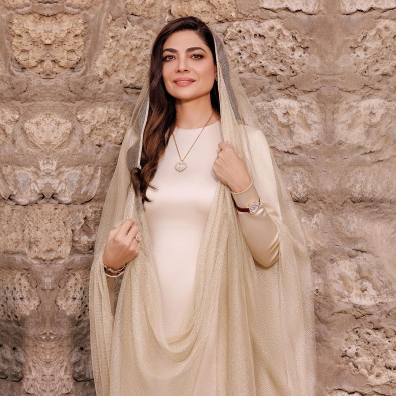 نجمات عالميات بأزياء المصممين هنيدة صيرفي ومحمد آشي في لوس أنجلوس