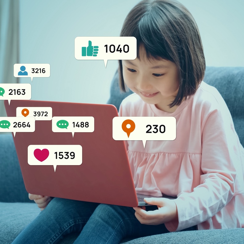 نشر صور الأطفال عبر مواقع التواصل الاجتماعي يشكل خطراً كبيراً عليهمِ