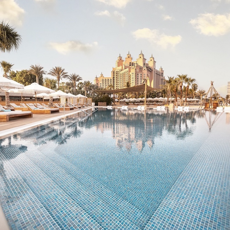 وجبات برانش ممتعة في دبي عليك تجربتها منها برانش White Beach