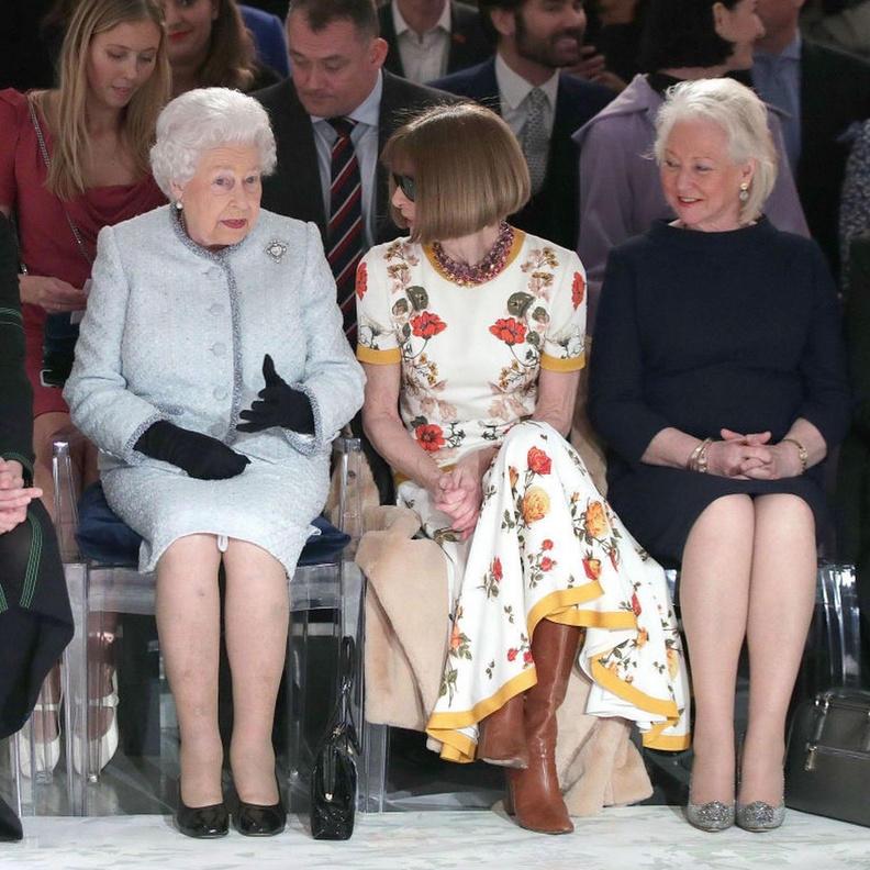 الملك تشارلز أهدى مساعدة الملكة المقربة أنجيلا كيلي منزلا تنفيذا لوصية والدته الراحلة