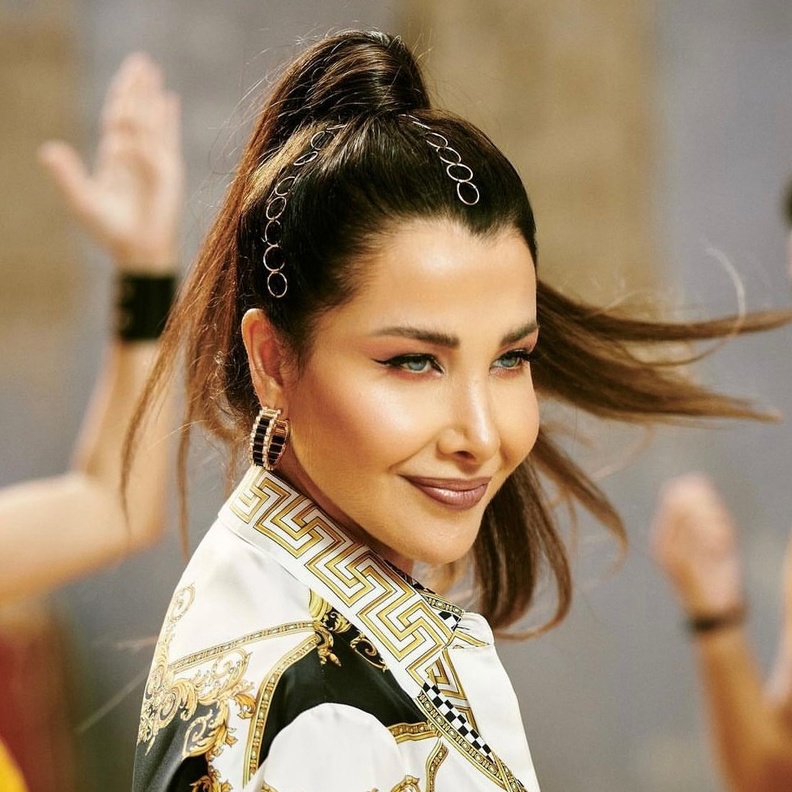نظرة على إطلالات نانسي عجرم الجريئة في كليبات أغنياتها الحديثة