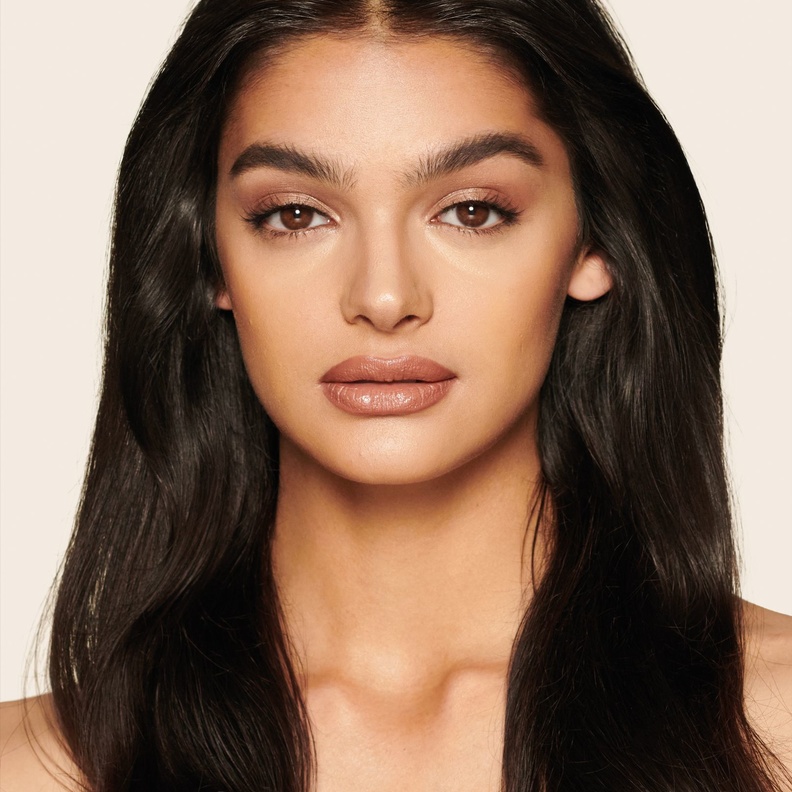 بعد تأسيس الوجه بالمستحضرات الصحيحة