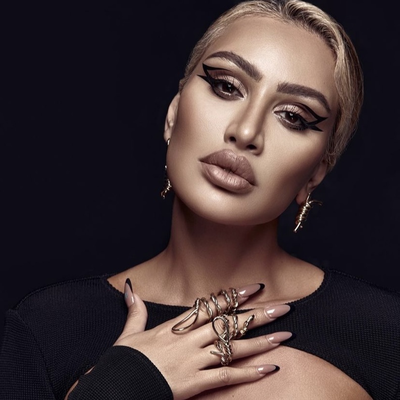 عملية تكبير شفاه مايا دياب