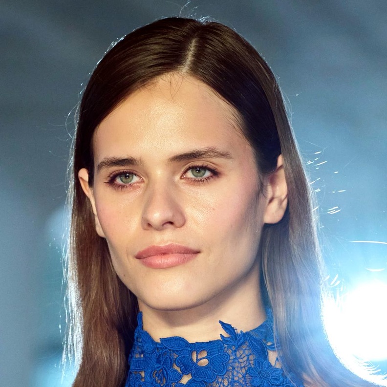 مكياج نيود يجعل المراة في الأربعين تبدو أصغر سنًا