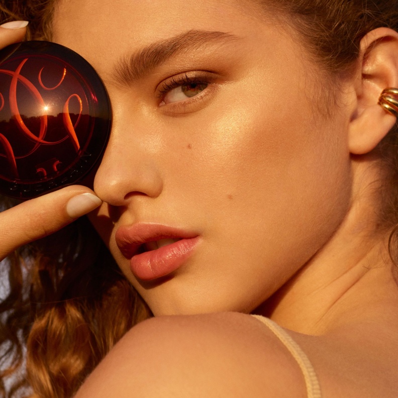  نصائحنا للحصول على وجه برونزي والحفاظ على صحة البشرة في الصيف