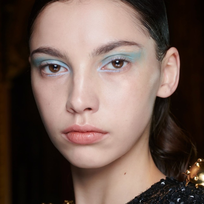 Rahul Mishra  ألوان ظلال عيون لفصل الصيف - الصورة من عروض