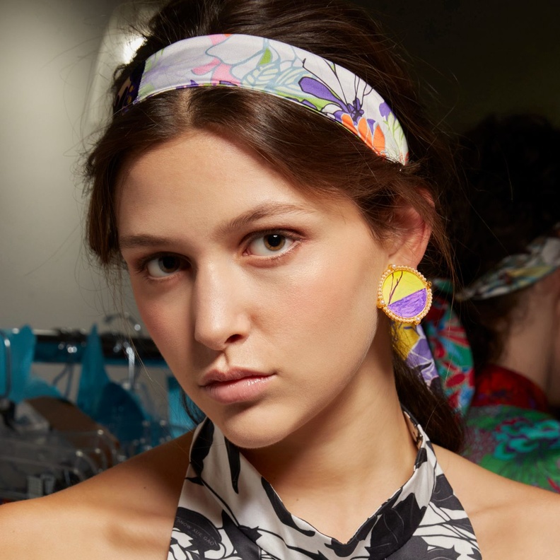 Ujoh عطور لمحبات الأغنيات العصرية - الصورة من عرض