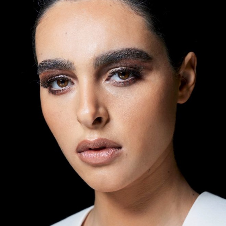مستحضرات تجميل سعودية تنشر الجمال العربي بمكياج لا يزول  