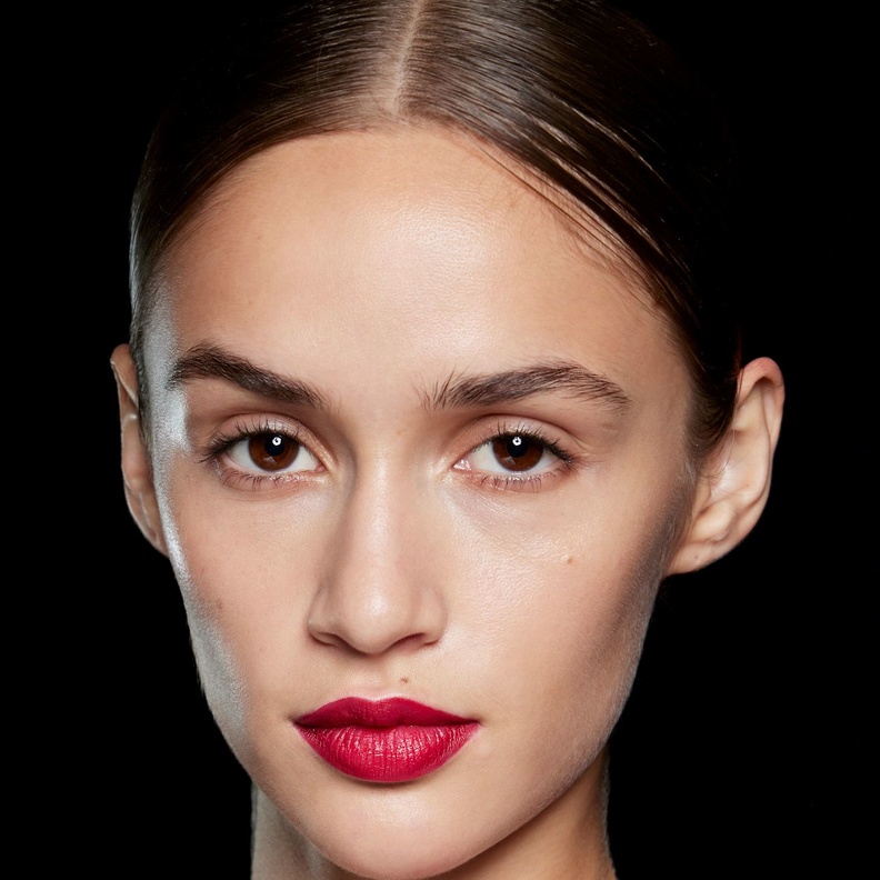 دليلك الشامل حول كيفية العناية بالبشرة وتعزيز نضارتها وصحتها خلال السفر