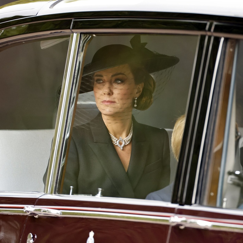 كاثرين أميرة ويلز حرمت من وداع الملكة بسبب ميغان ماركل