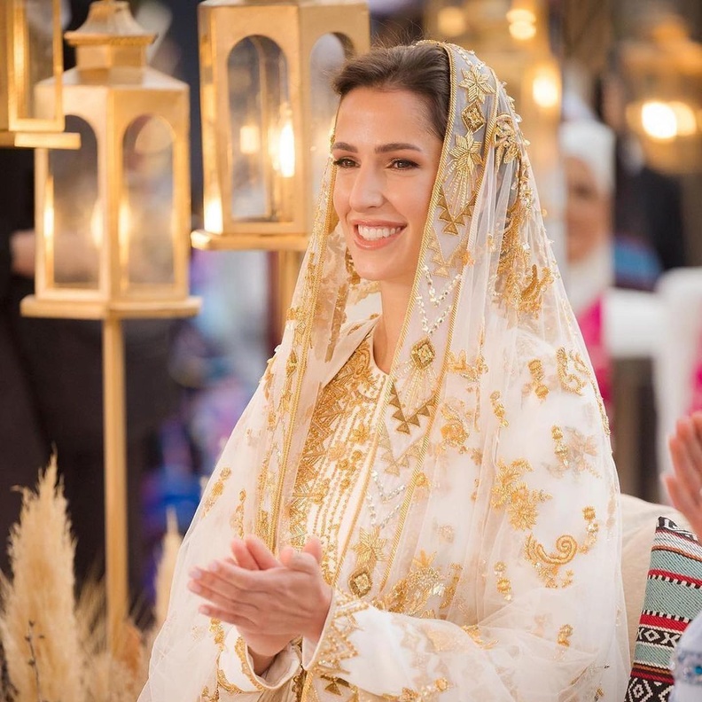 الآنسة رجوة وتصميم يحاكي ذوقها ورقيها