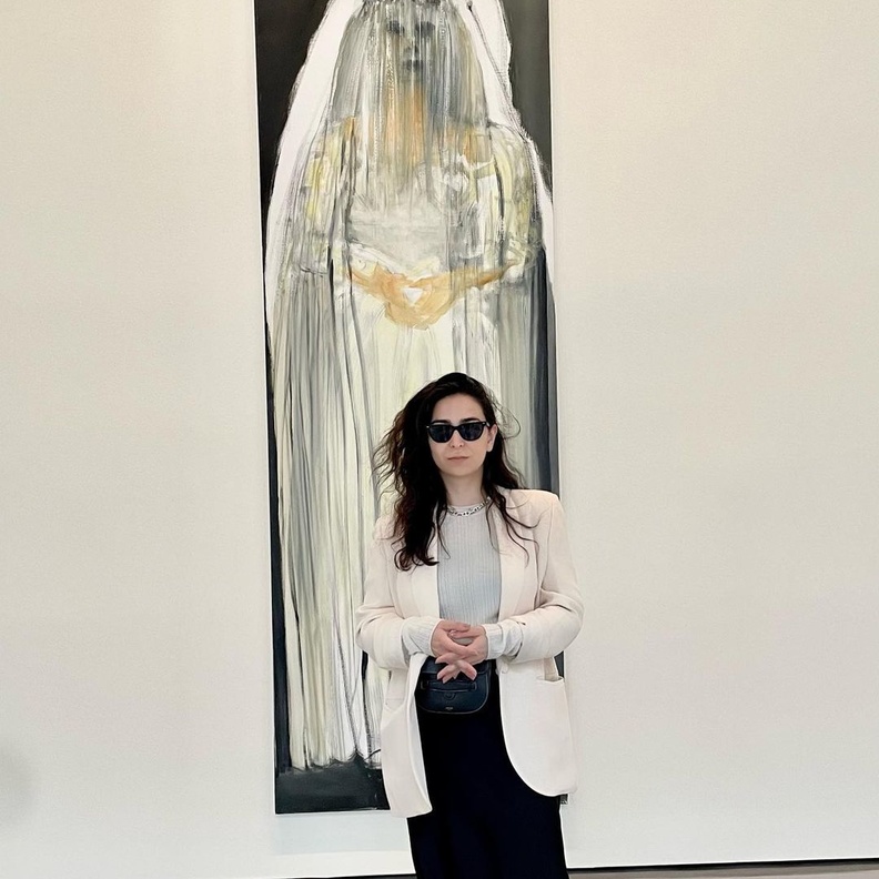 ساندرا منصور إسم لامع في عالم تصميم الأزياء.. تصاميم عبقرية لموهبة لافتة إنطلقت من لبنان ووصلت إلى العالمية 