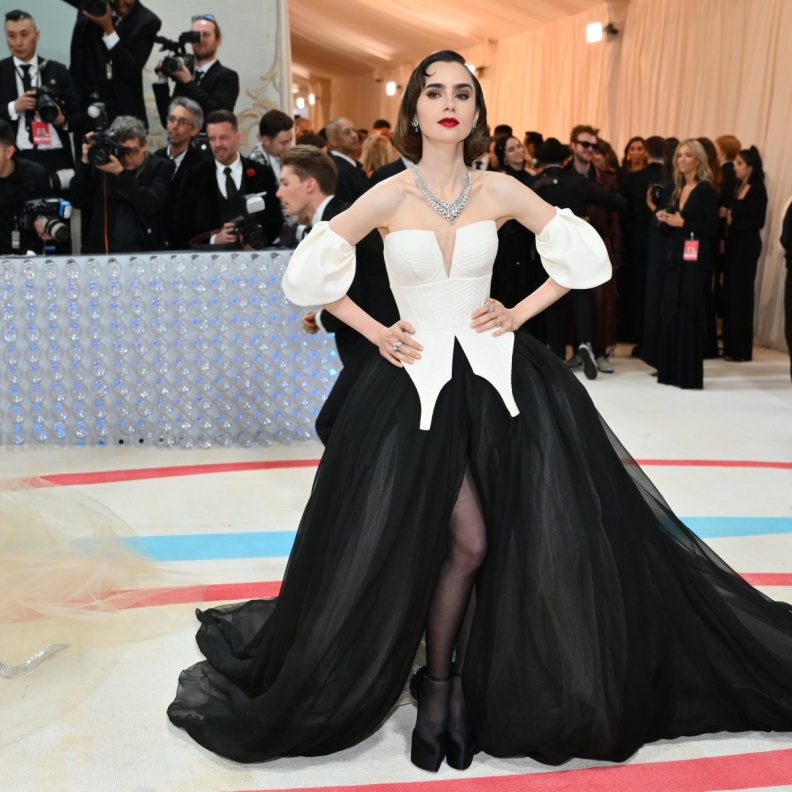 ليلي كولينز 