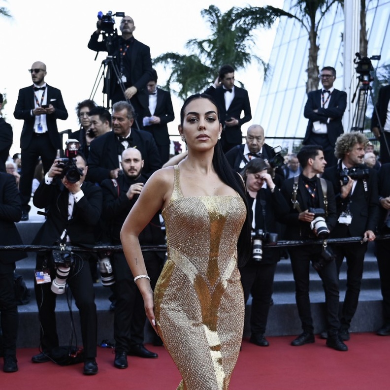 جورجينا رودريغز تتألق في مهرجان كان 2023 بفستان من تصميم علي قروي
