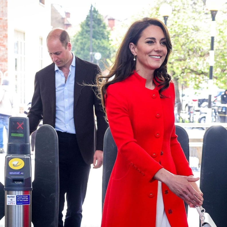 أناقة ملكية خاطفة لـ كيت ميدلتون بالمعطف الأحمر في أحدث ظهور.. شاهدوا اختياراتها بهذا اللون