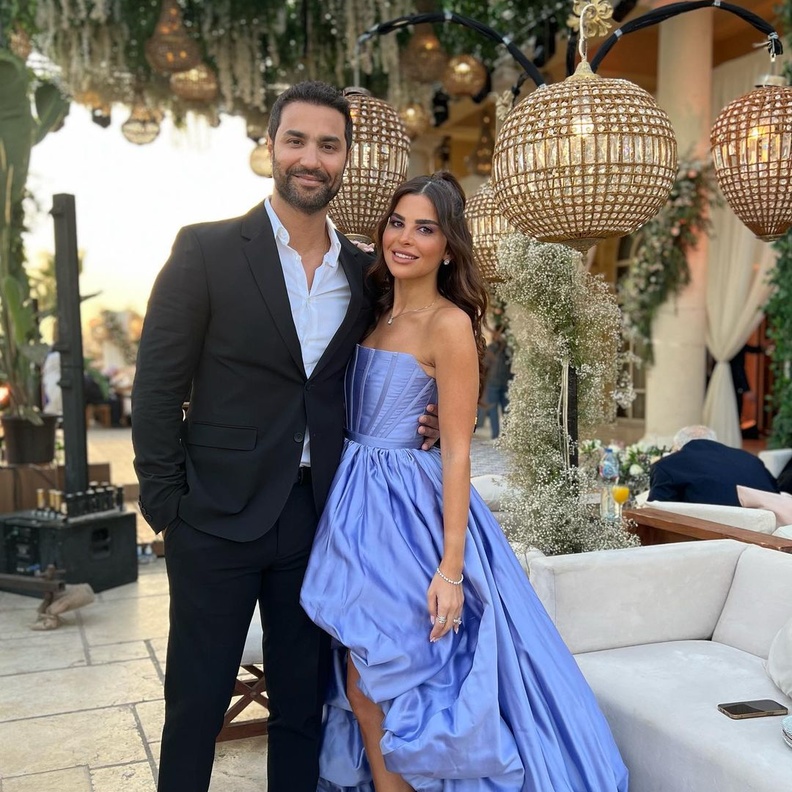 أحدث صور تعكس أناقة المشاهير مع أسرهم في مناسبات سعيدة