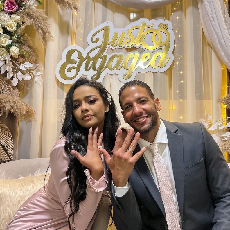 أسماء أبو اليزيد وخطيبها