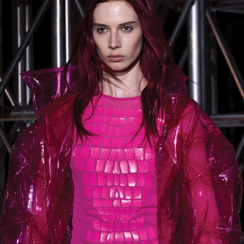  قصة المعطف الواقي من المطر 