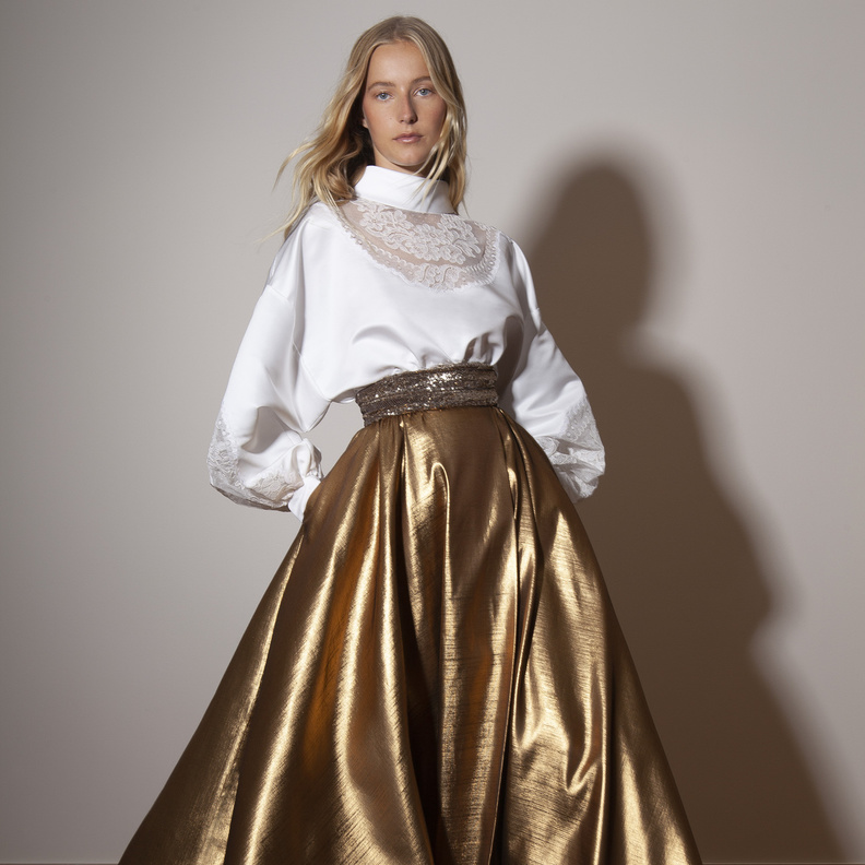 طرق تنسيق موضة التنانير الطويلة والملفتة