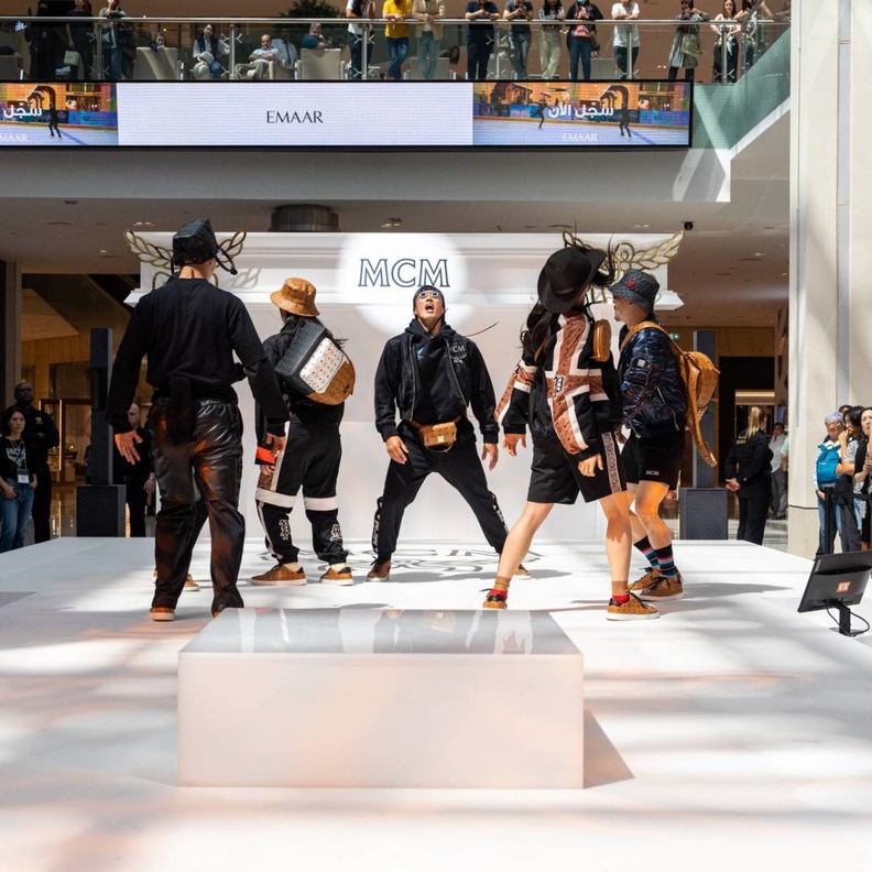 MCM تقدّم عرضٌا مختلفا في فعالية مذهلة بدبي